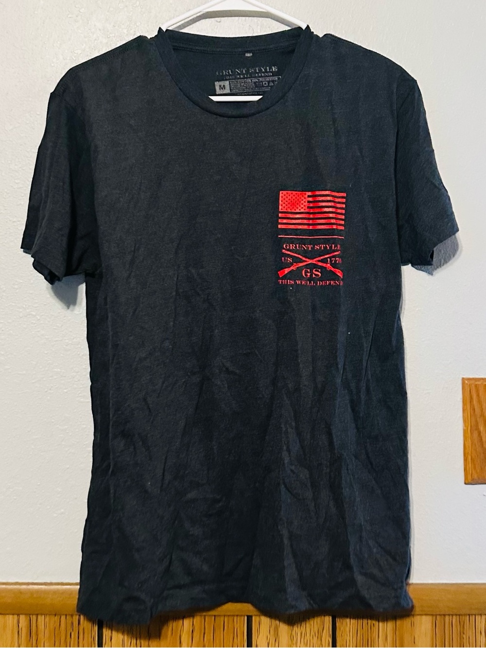 Grunt Style Men's size MEDIUM Black Crew Neck T-Shirt with Red Flag Graphic